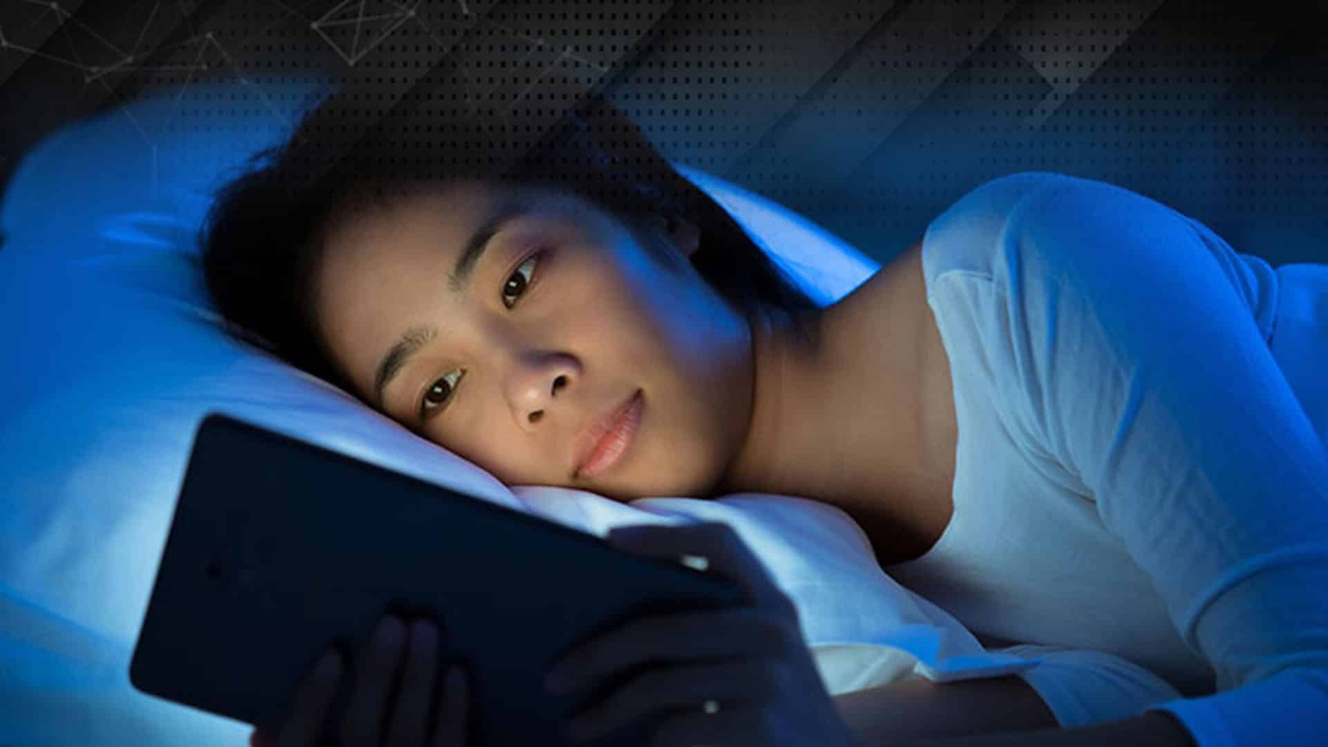 رات گئے تک اسمارٹ فونز استعمال کرنے والے خبردار