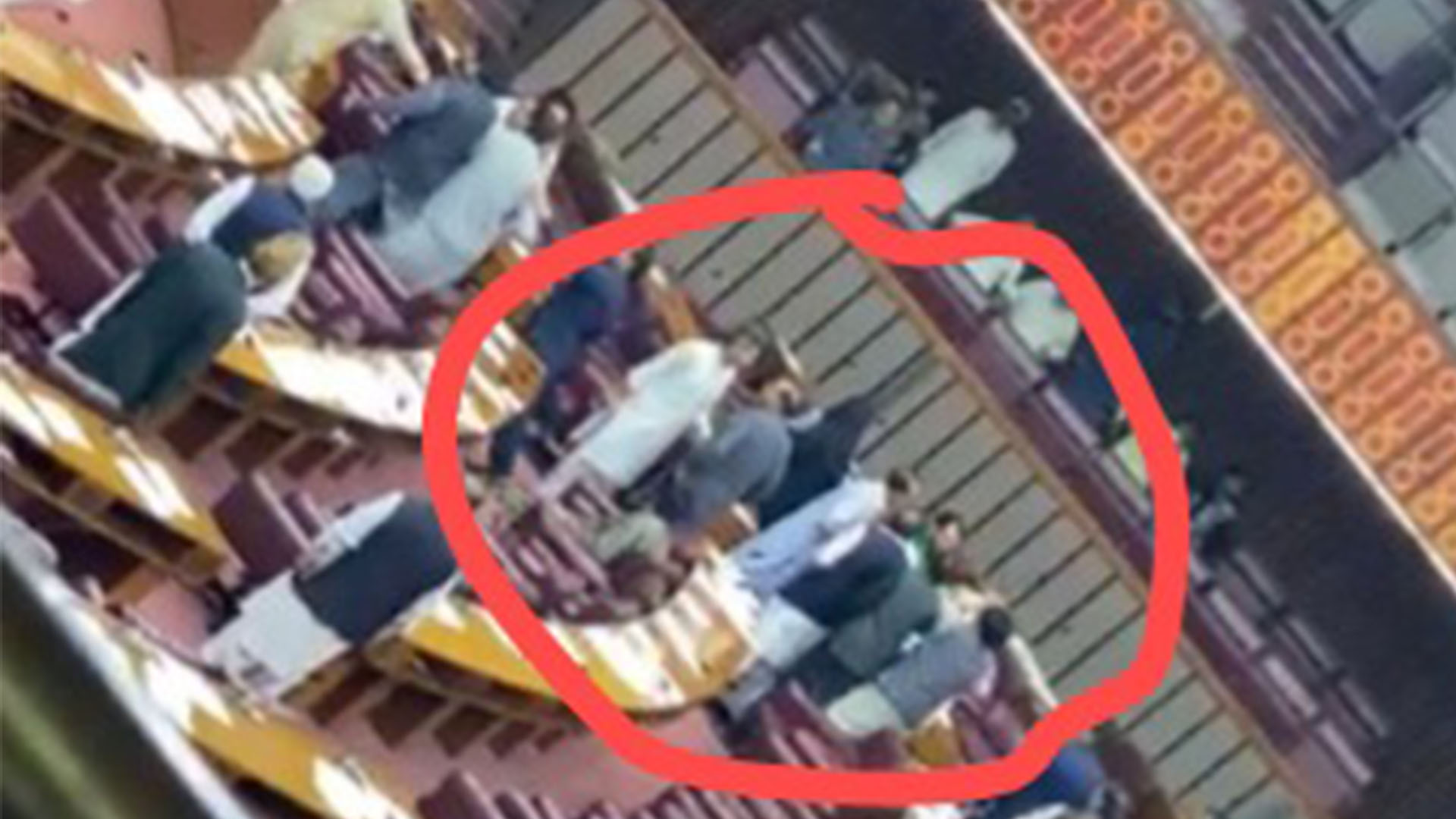 تحریک انصاف کے اراکین قومی اسمبلی اجلاس میں گتھم گتھا ،اقبال آفریدی اور جنید اکبر آمنے سامنے آگے