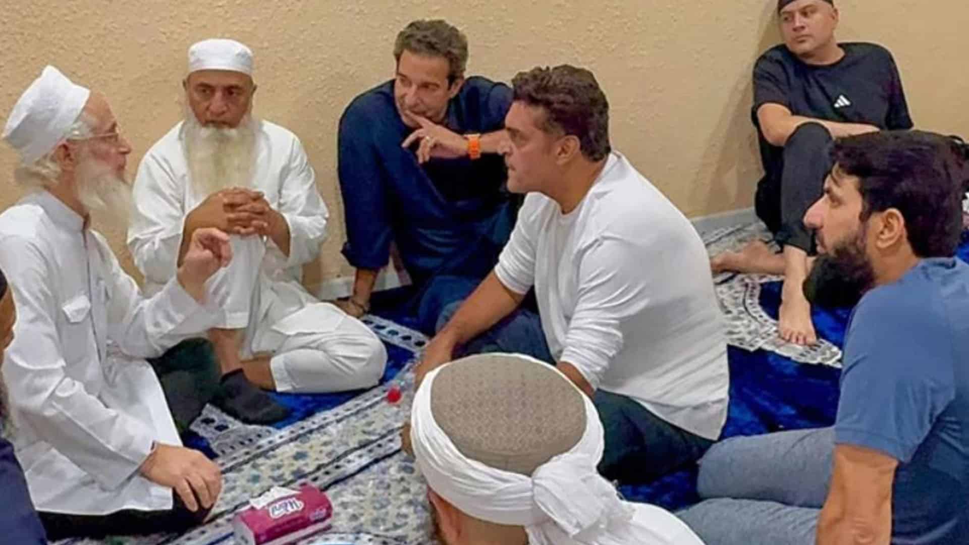 حج کے موقع پر سعید انور، وسیم اکرم ،مصباح الحق اور فخرِ عالم کی تصاویر وائرل