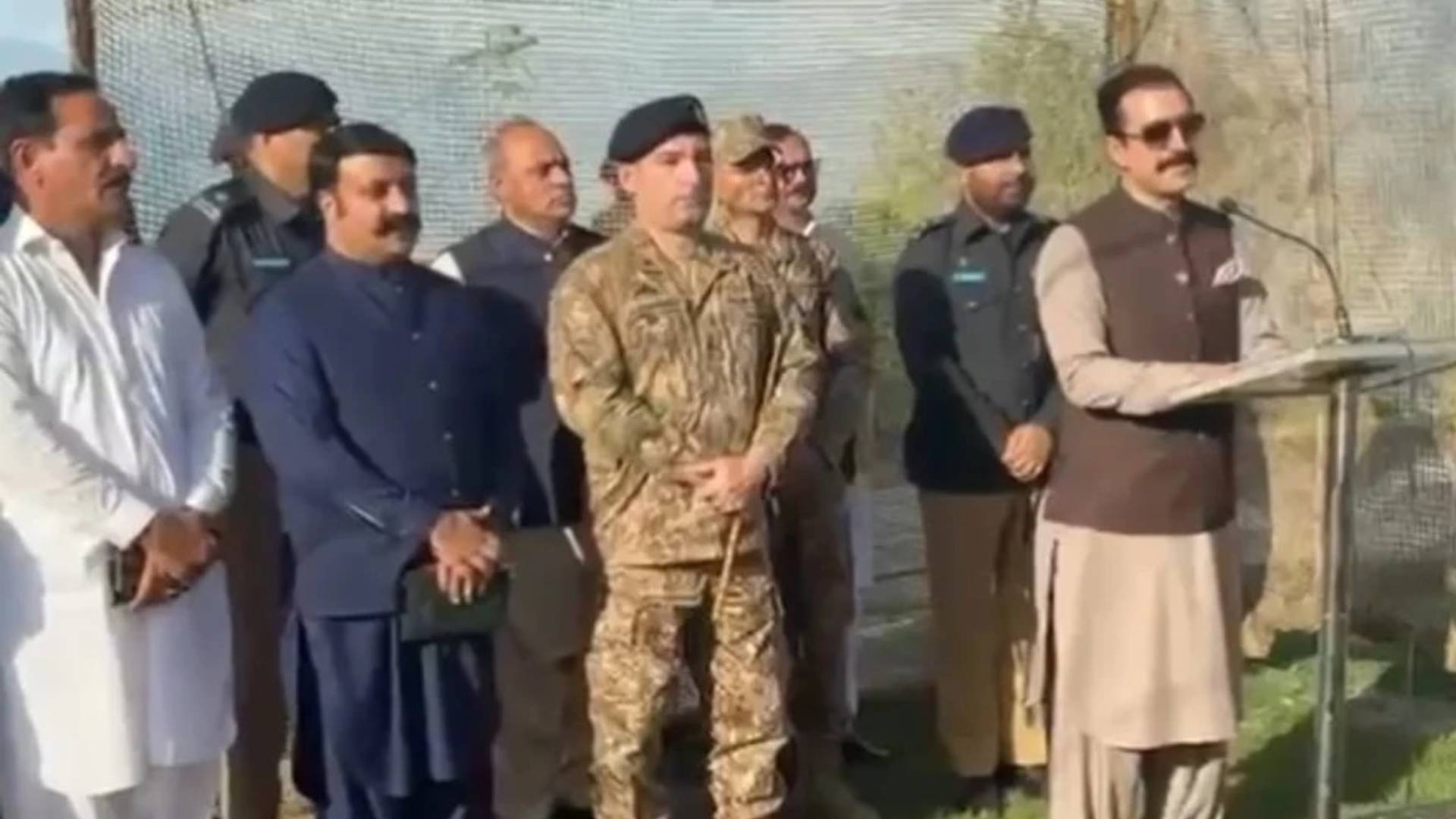 وزیراعظم آزاد کشمیر کا چڑی کوٹ سیکٹر کا دورہ ،دفاع وطن پر مامور افواج پاکستان کے جوانوں کیساتھ عید منائی