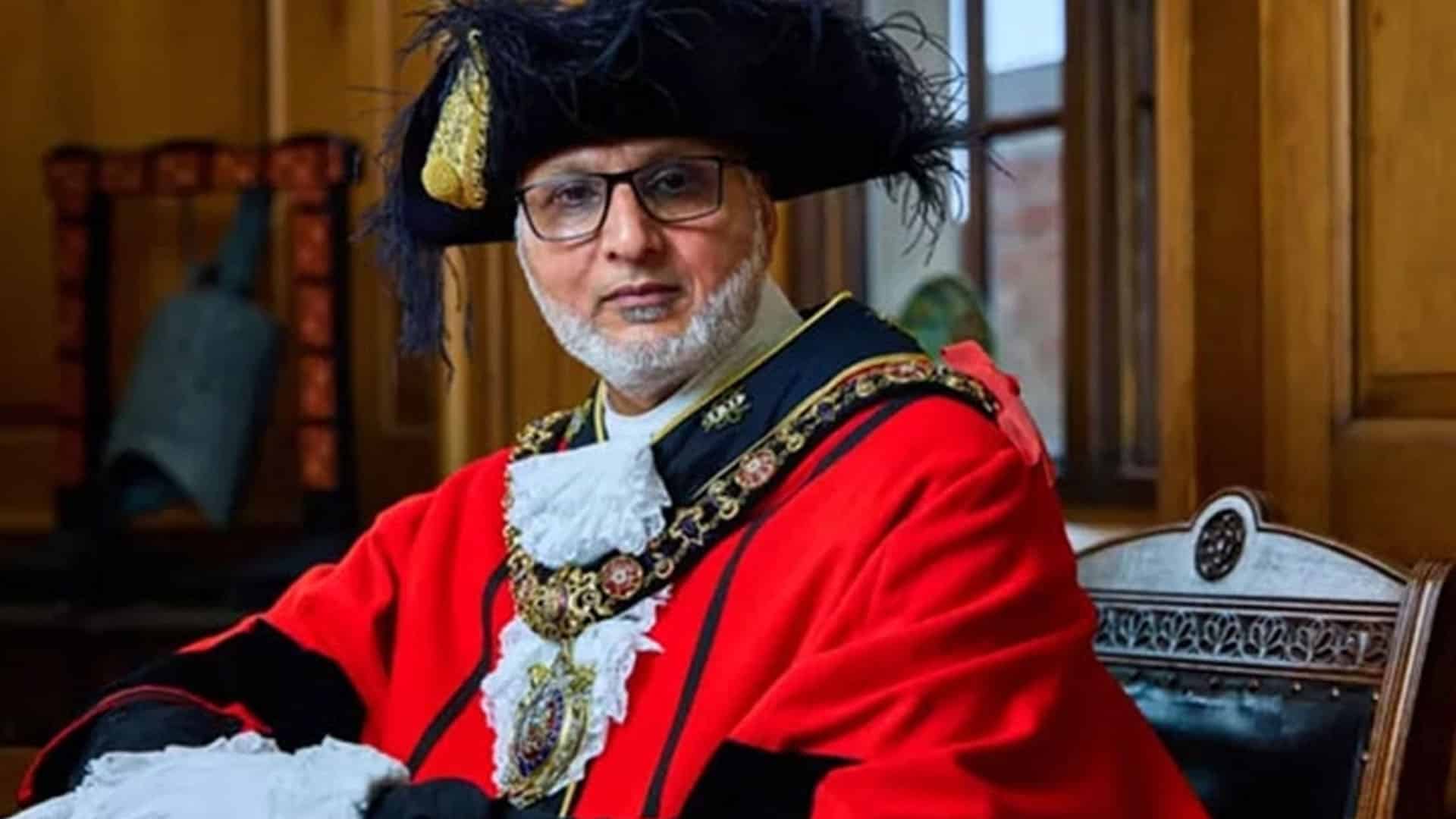 آزادکشمیر سے تعلق رکھنے والا ٹیکسی ڈرائیور مانچسٹر کا لارڈ میئر کیسے بنا ؟