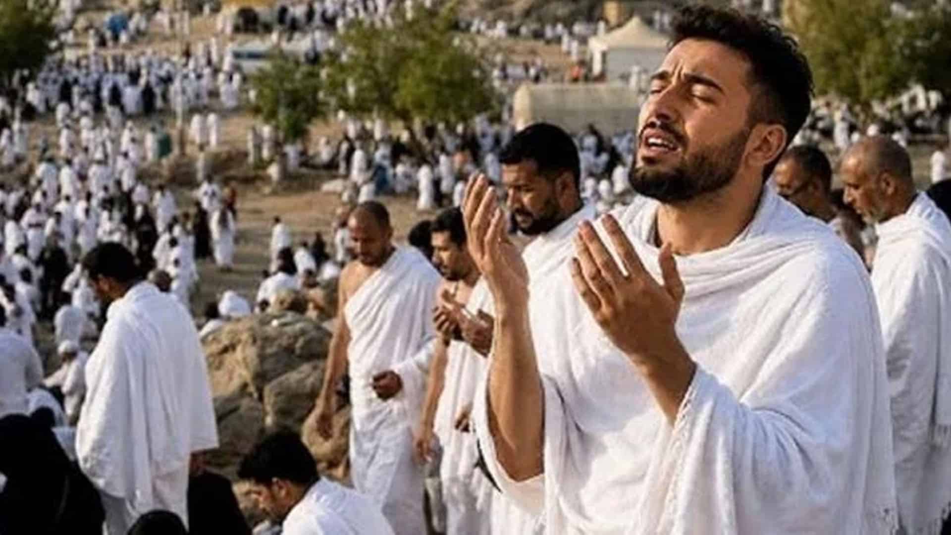 لاکھوں عازمین حج کا منیٰ میں قیام ، فضا لبیک اللّٰہم لبیک کی صداؤں سے گونج اٹھی