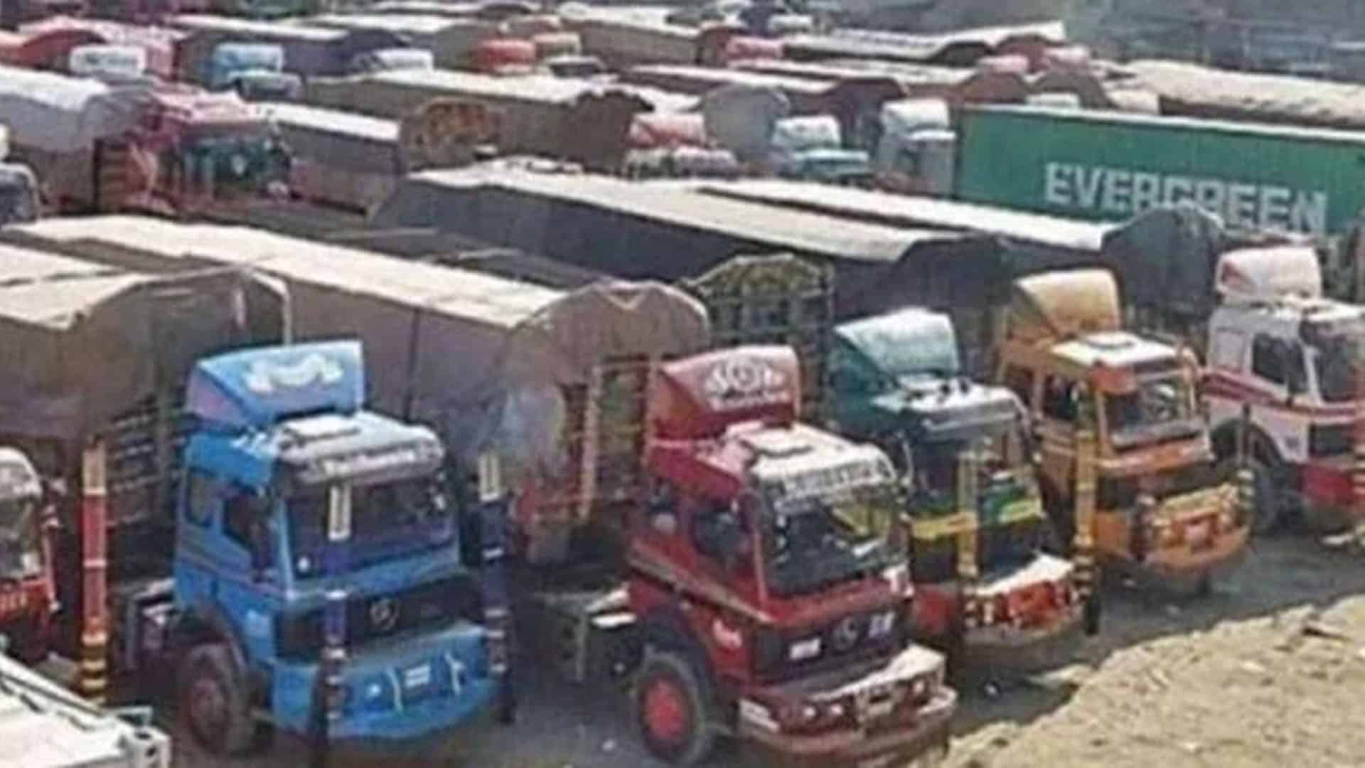 پیٹرول سستا، گڈز ٹرانسپورٹ کرایوں میں بڑی کمی کا اعلان