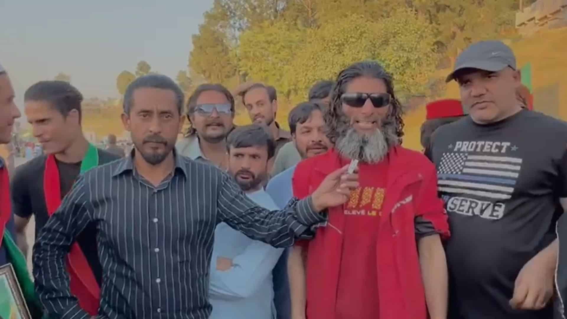 ‏عمران خان کی رہائی کے لیے ہمیں” مرد  “ چاہیے ،مانسہرہ جلسے میں  کارکن  سہیل آفریدی پر برس  پڑے