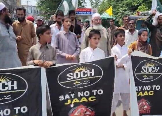سول سوسائٹی کیجانب سے چوک شہیداں میرپور میں احتجاجی ریلی ، کالعدم ایکشن کمیٹی کیخلاف سخت کارروائی کا مطالبہ