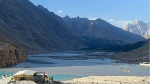 ہنزہ کی جھیل پر سوالیہ نشان، پانی کہاں گیا؟