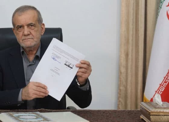 صدر مسعود پزشکیان نے ٹرمپ کے دستخط شدہ معاہدے کی کاپی میڈیا پر شیئر کردی