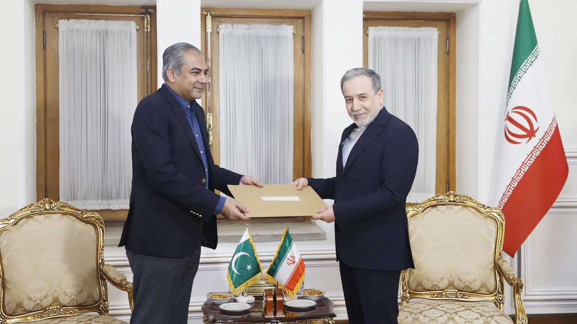 فیلڈ مارشل کا خط اور وزیراعظم شہباز شریف کا خصوصی پیغام، محسن نقوی کی عباس عراقچی سے اہم ترین ملاقات