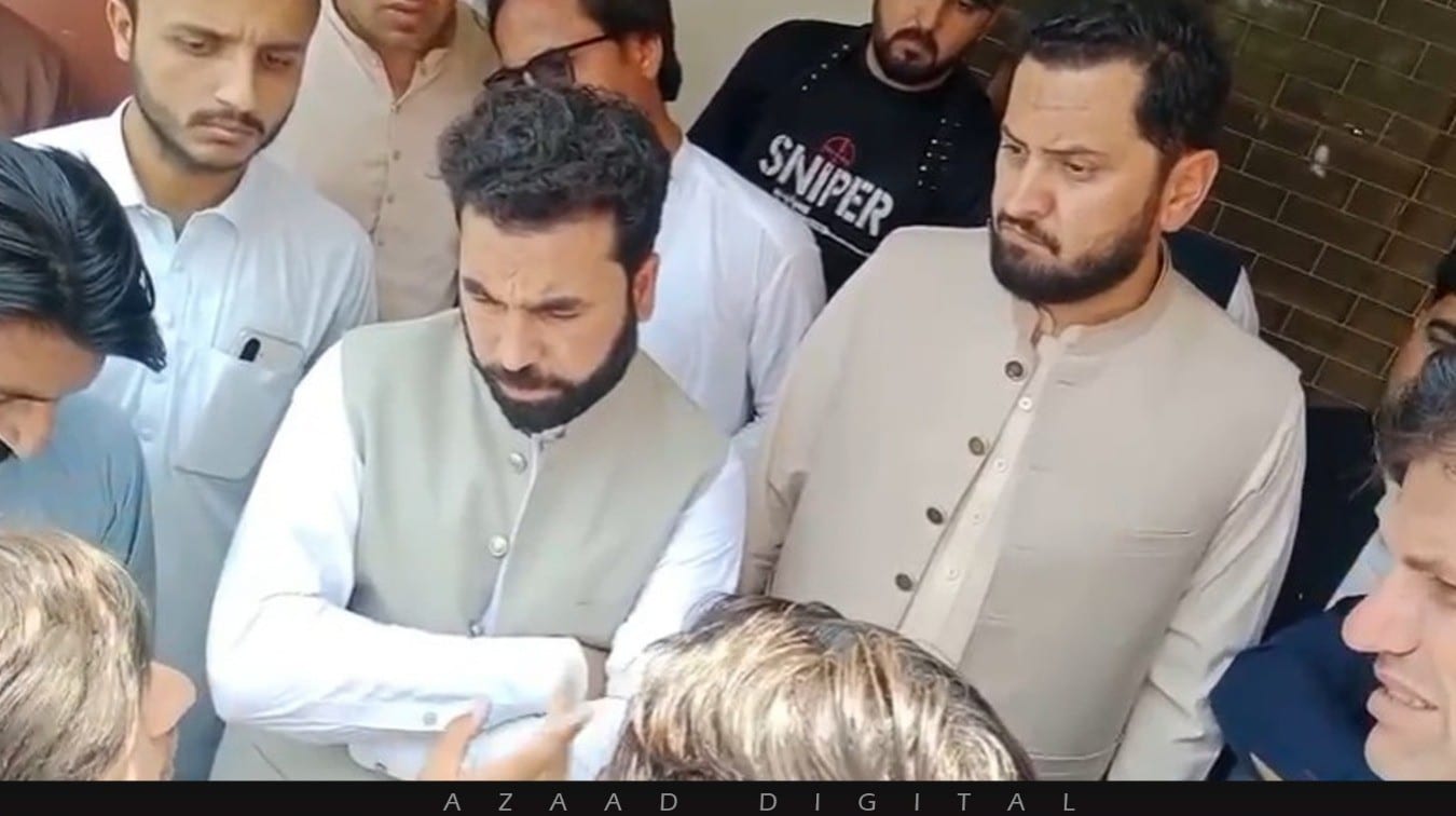 جمرود میں مظاہرین نے وزیراعلی سہیل آفریدی کے بھائی کا راستہ روک لیا، ترقیاتی منصوبوں میں کرپشن کی شکایت