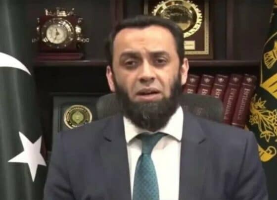 پاک افغان سرحد پر پاکستان کی مؤثر کارروائیوں میں فتنہ الخوارج کے 26 دہشتگرد ہلاک، 4 اہم اہداف مکمل تباہ کردیے گئے، عطا تارڑ