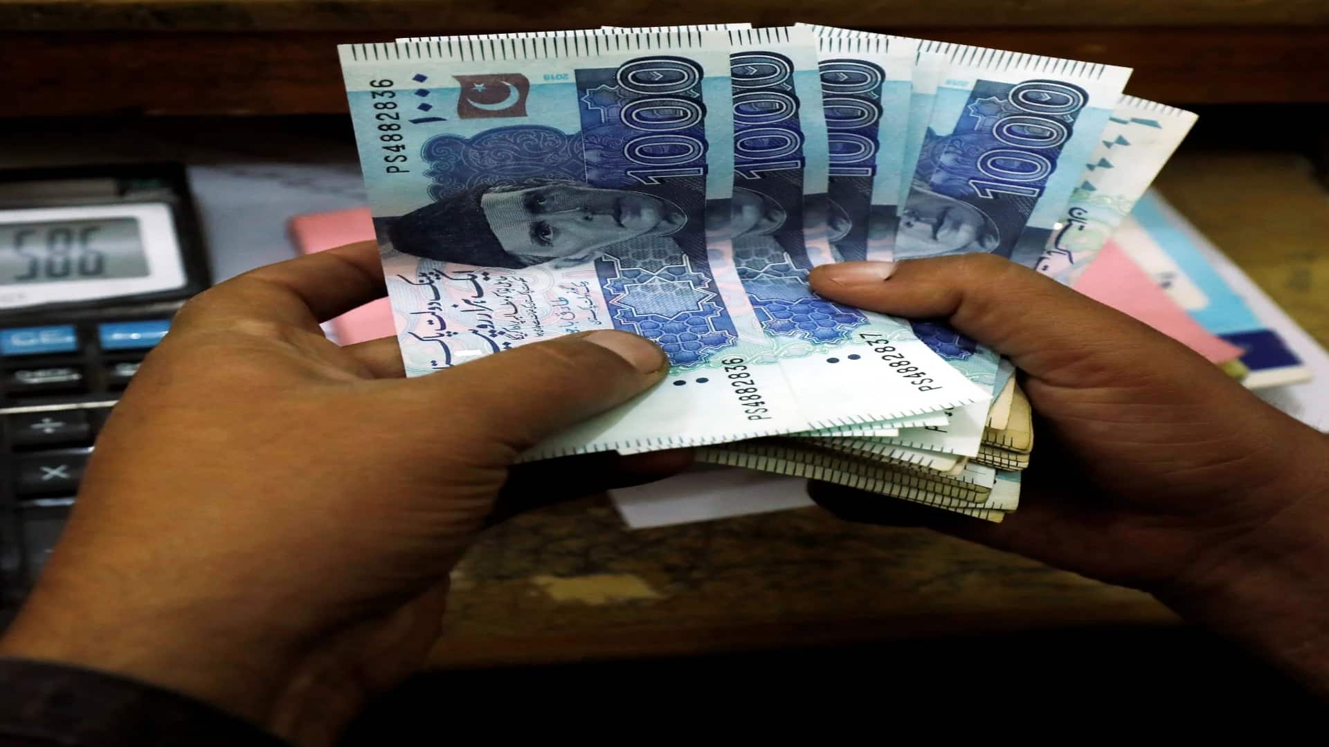 ایک ماہ کی اضافی تنخواہ ، بجٹ ملازمین کو بطور بونس دینے کا فیصلہ