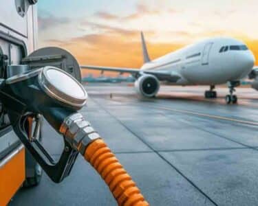 حکومت نے کمرشل طیاروں کے جیٹ فیول کی قیمت میں کمی کر دی