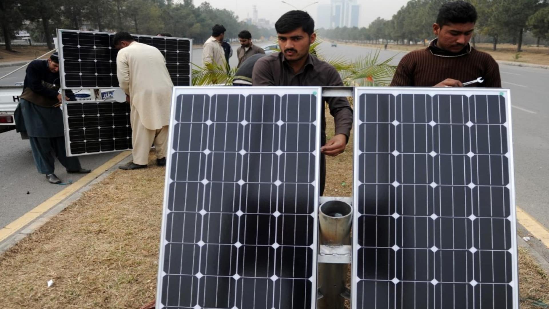 سولر صارفین کیلئے بری خبر ، قیمتوں میں ہوشربا اضافہ