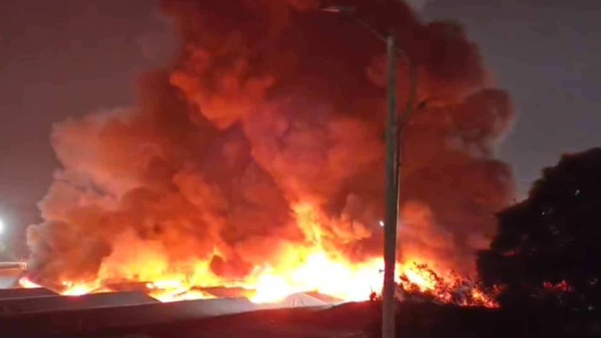 اسلام آباد کے ایچ نائن اتوار بازار میں آگ لگ گئی
