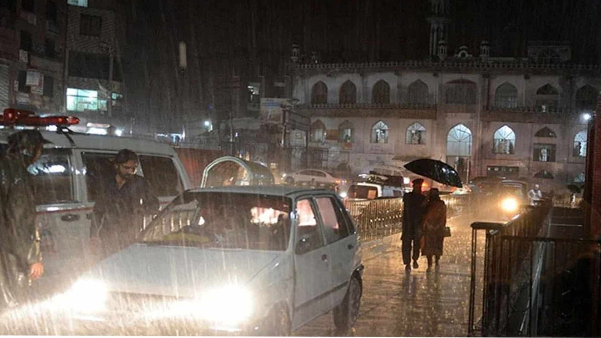 ملک کے مختلف علاقوں میں بارش، آندھی اور طوفان، 20 سے زائد افراد زخمی
