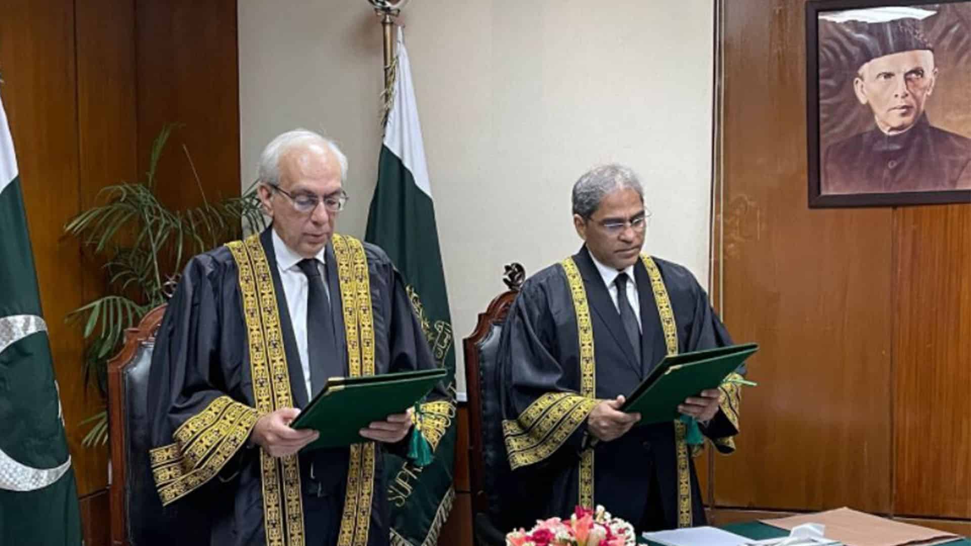 سپریم کورٹ میں قائم مقام چیف جسٹس نے حلف اٹھا لیا ، کب تک ذمہ داریاں انجام دیں گے؟