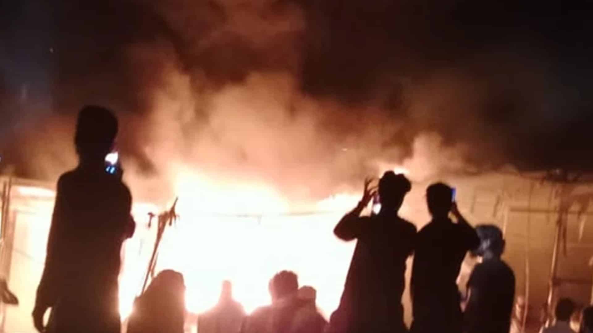 راولپنڈی،ٹینچ بھاٹہ کے لنڈا بازار میں آتشزدگی ، 25 سےزائد کھوکھے خاکستر