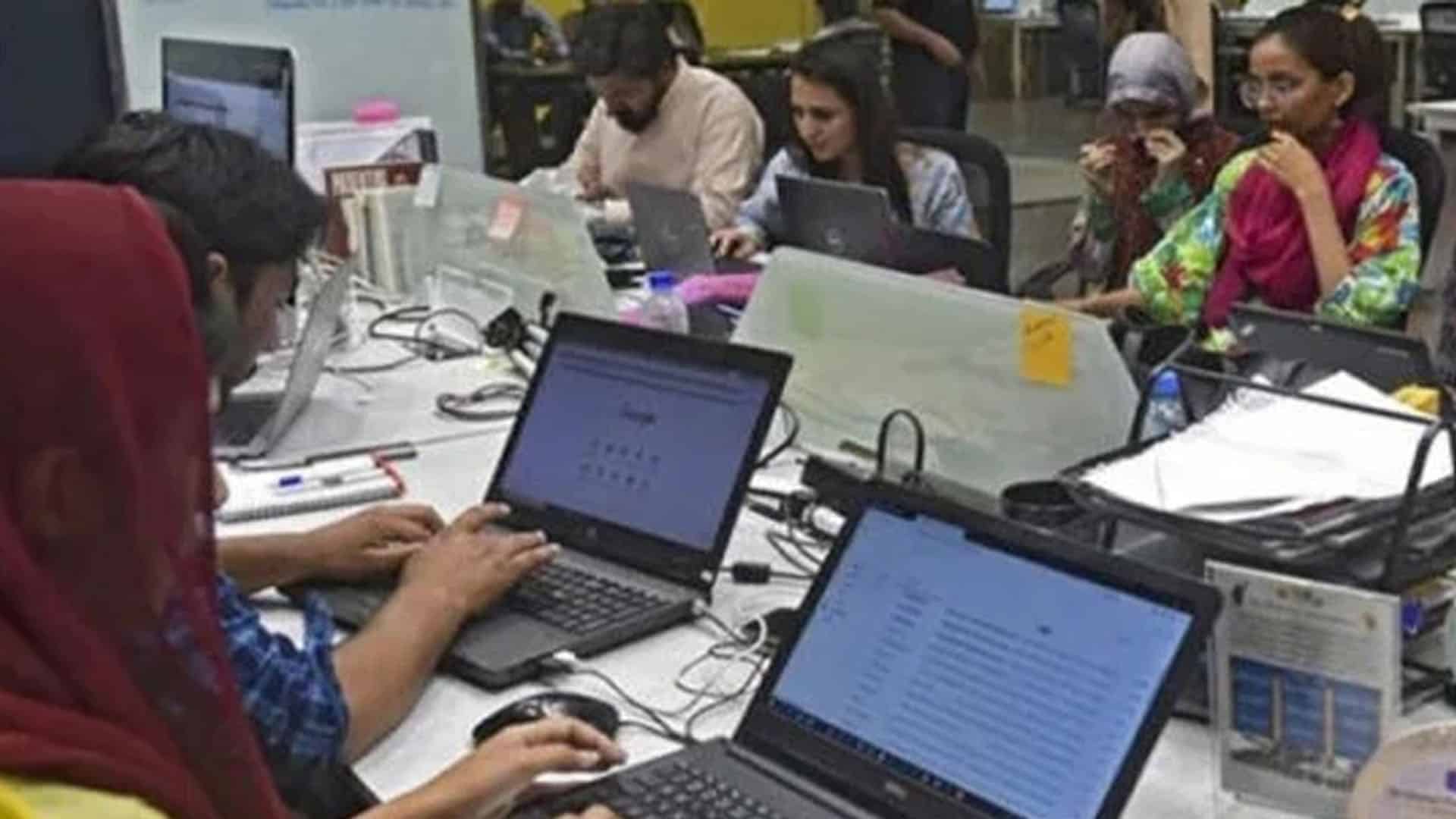 11 ماہ میں ریکارڈ آمدنی ، پاکستانی فری لائسرز نے دنیا کو حیران کر دیا