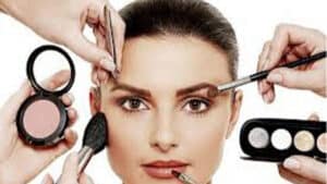 خواتین کی سنی گئی، بجٹ میں میک اپ سامان  پر حیرت انگیز کمی
