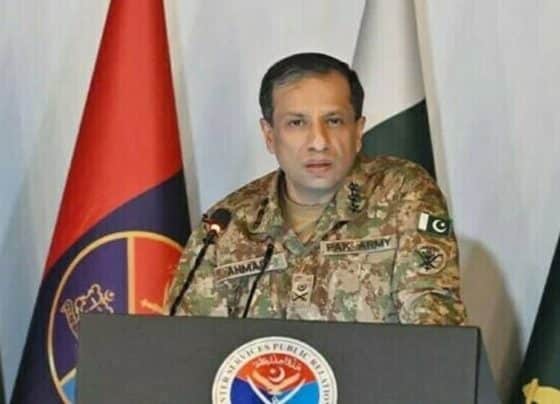 ڈی جی آئی ایس پی آر لیفٹیننٹ جنرل احمد شریف چودھری اہم پریس کانفرنس کررہے ہیں ۔