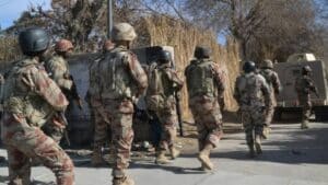 بلوچستان میں سیکیورٹی فورسز کی کارروائیاں ، 2 خاتون خودکش حملہ آور گرفتار،10 دہشتگرد ہلاک : آئی ایس پی آر