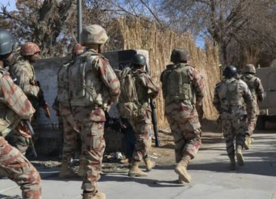 بلوچستان میں سیکیورٹی فورسز کی کارروائیاں ، 2 خاتون خودکش حملہ آور گرفتار،10 دہشتگرد ہلاک : آئی ایس پی آر