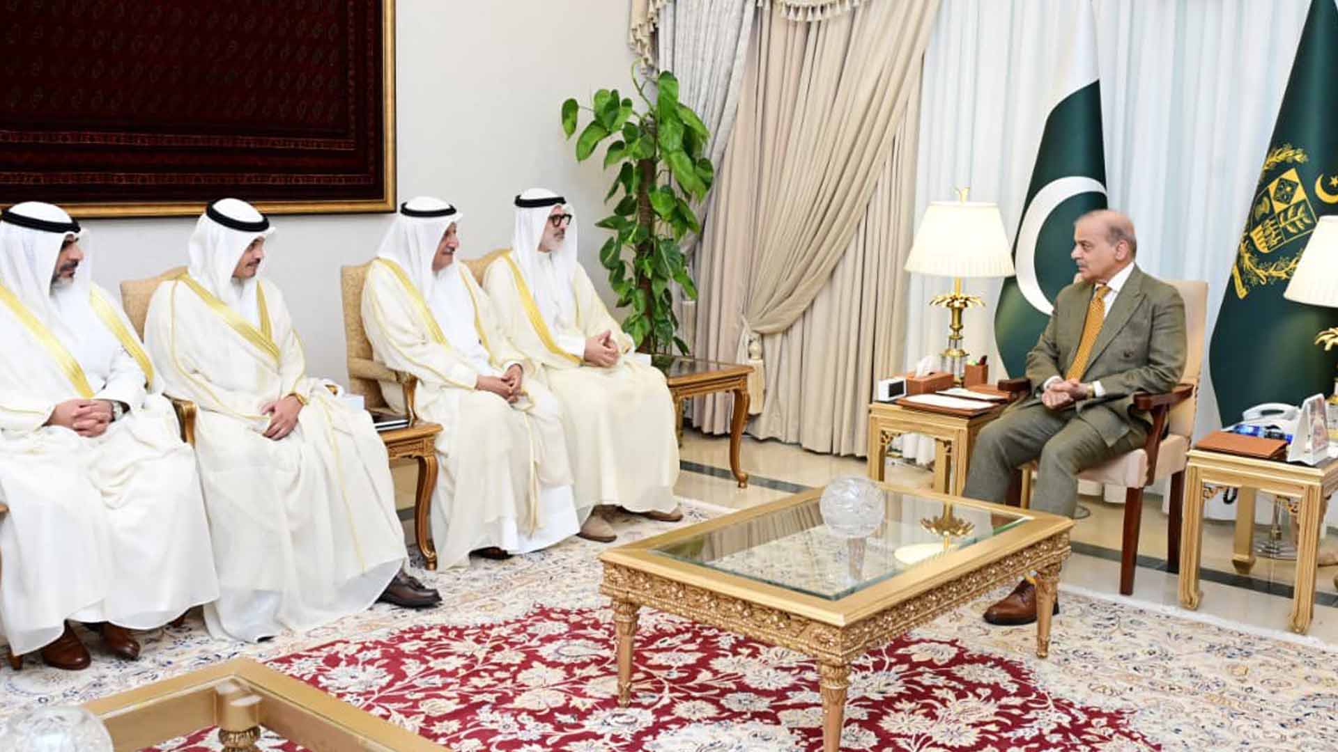وزیراعظم شہباز شریف سے کویتی وزیر خارجہ کی ملاقات، دوطرفہ تعاون بڑھانے پر اتفاق