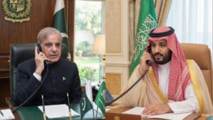 سعودی آئل ٹینکروں پر حوثی حملے، شہباز شریف کا محمد بن سلمان سے رابطہ، سعودی سلامتی اور دفاع کے لیے مکمل حمایت کا اعادہ