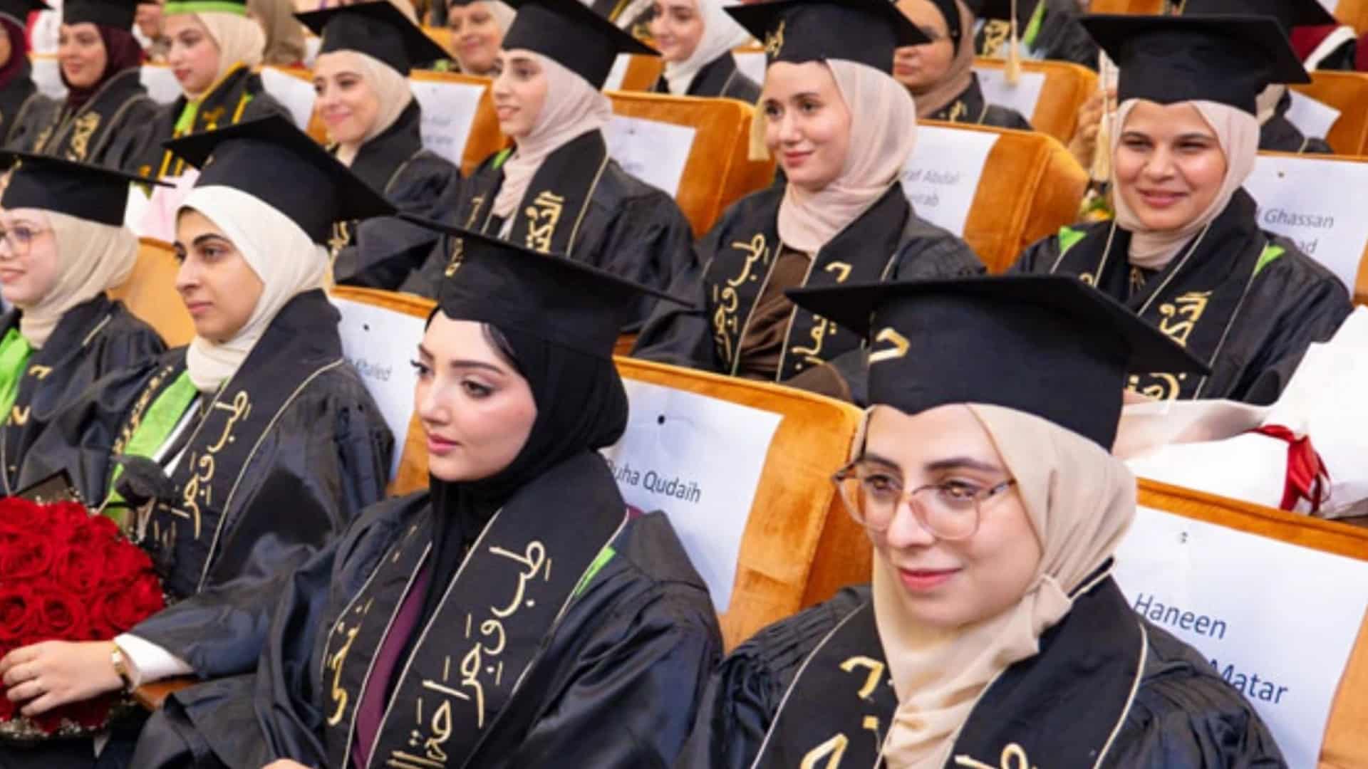 پاکستان، فلسطینی طلبہ کی امیدوں کا مرکز، 38 نوجوان ڈاکٹرز بی ڈی ایس مکمل کرکے واپس وطن روانہ