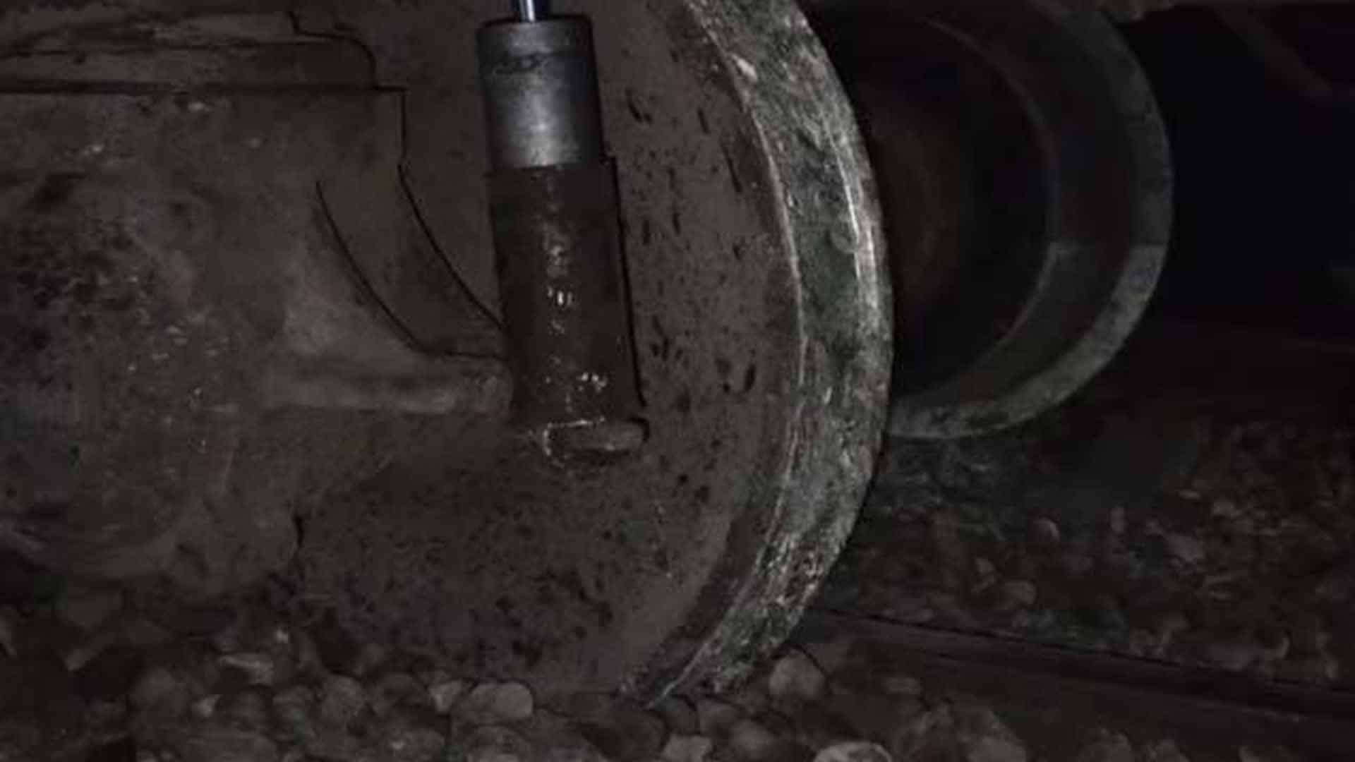 تیز گام ایکسپریس کی بوگی حیدرآباد کے قریب پٹری سے اتر گئی، کوئی  جانی نقصان نہیں ہوا