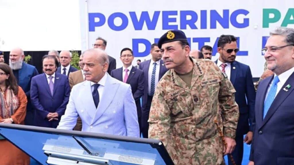 وزیراعظم شہباز شریف اور فیلڈ مارشل عاصم منیر  نے اسکائی 47 قراقرم-1 کا افتتاح کر دیا