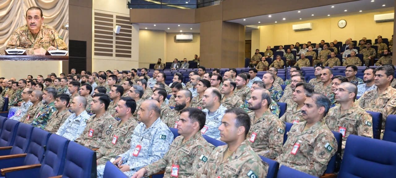 پاکستانی افواج جنگ کی بدلتی نوعیت کے مطابق آپریشنل تیاریوں کو ازسر نو ترتیب دے رہی ہیں، فیلڈ مارشل