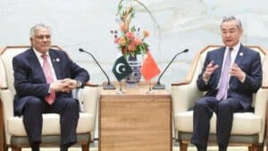 امریکا-ایران کشیدگی: چین اور پاکستان کا فوری جنگ بندی اور مذاکرات کی بحالی پر زور