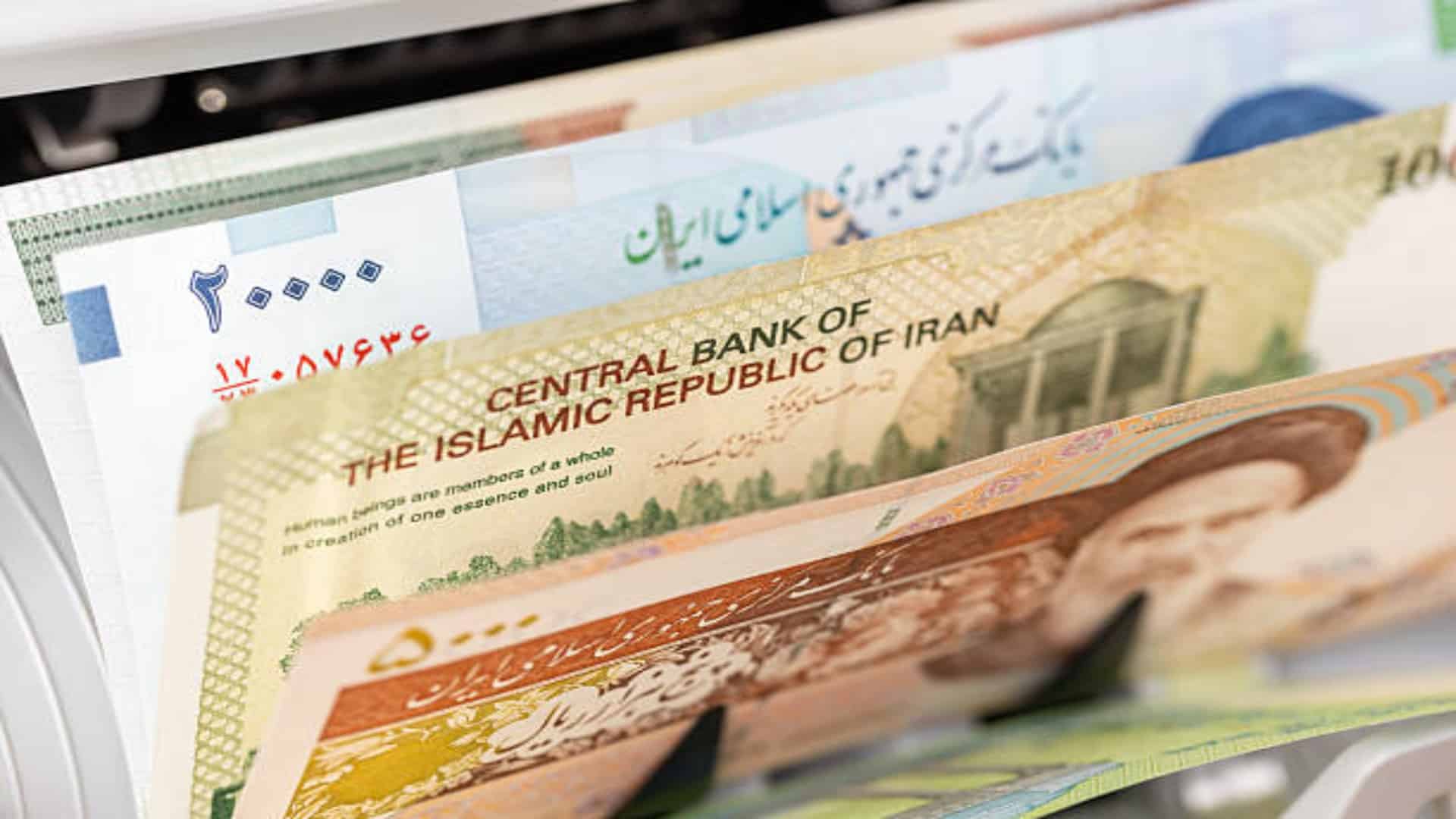 خطے کی کشیدگی اور معاشی دباؤ، ایرانی ریال خریدنے والوں کے لیے اہم خبر