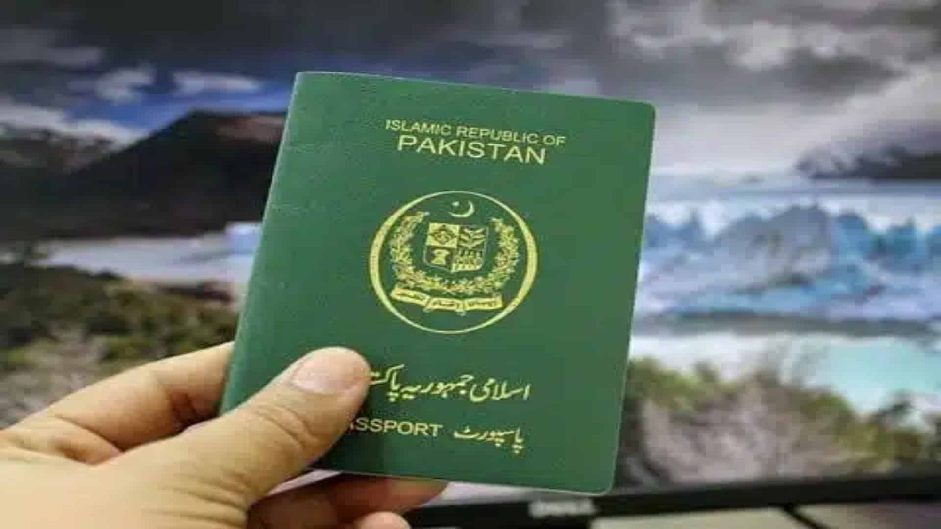 سیاحت کے شوقین افراد کیلئے خوشخبری ، پاکستانی پاسپورٹ سے کن ممالک کا سفر ہوا آسان