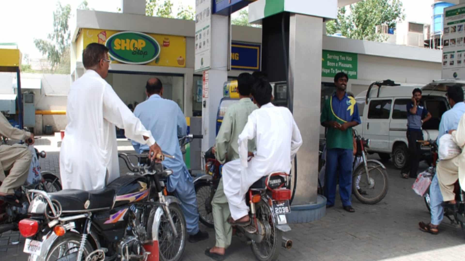 ملک بھر کے پیٹرول پمپس سے متعلق اوگرا  کا بڑا فیصلہ آگیا