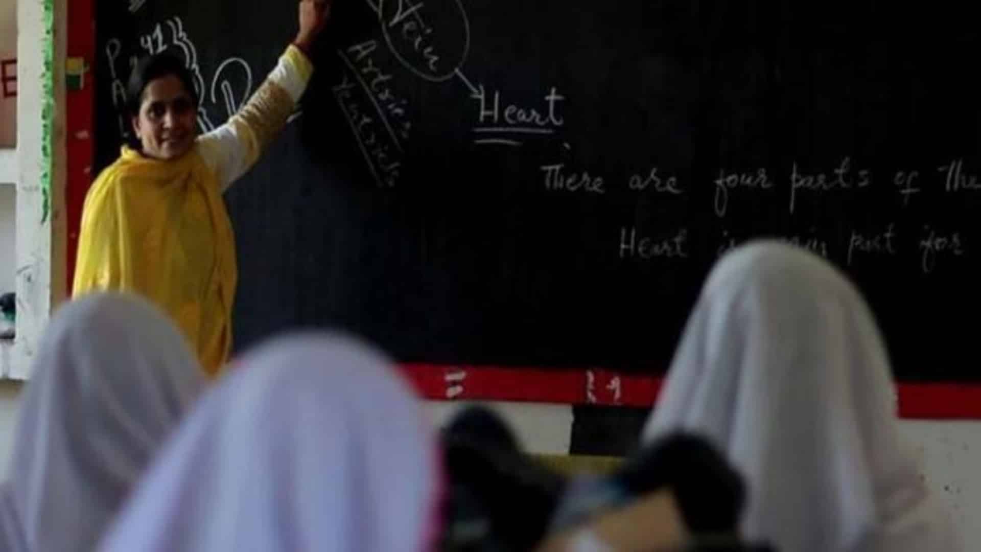 سندھ : سرکاری اسکولوں میں داخلے کے نظام کومکمل ڈیجیٹلائز کرنے کا فیصلہ