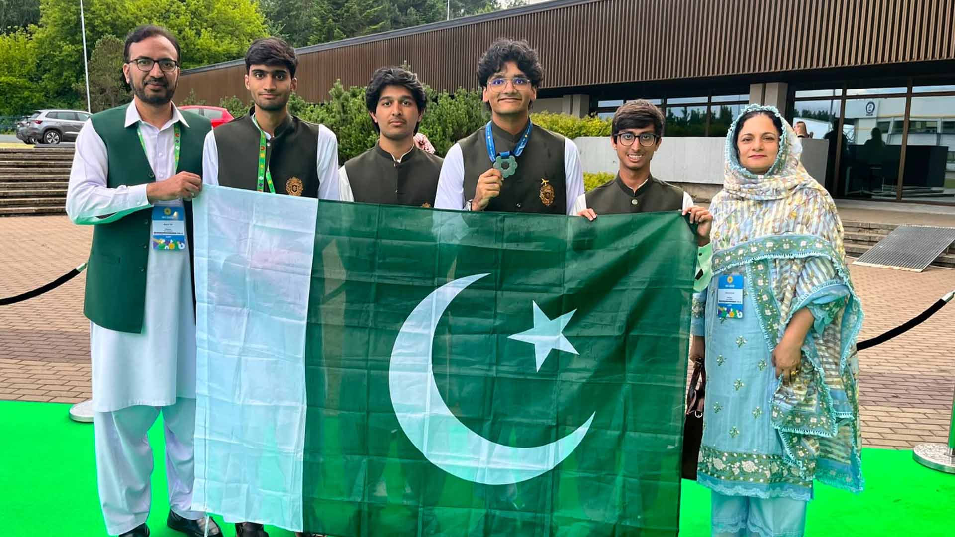 پاکستان نے عالمی بائیولوجی اولمپیاڈ میں سلور میڈل جیت لیا، دنیا بھر میں سبز ہلالی پرچم بلند