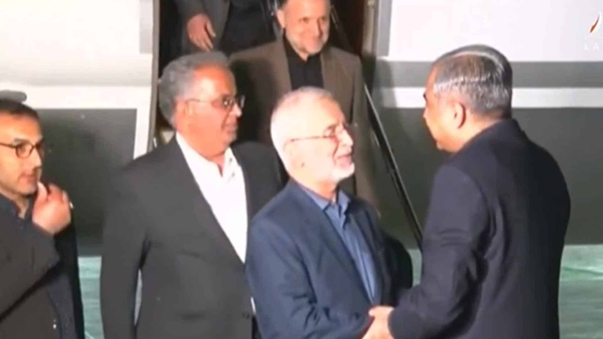 ایران کے وزیر داخلہ اسکندر مومنی  اسلام آباد پہنچ گئے،،محسن نقوی نے استقبال کیا
