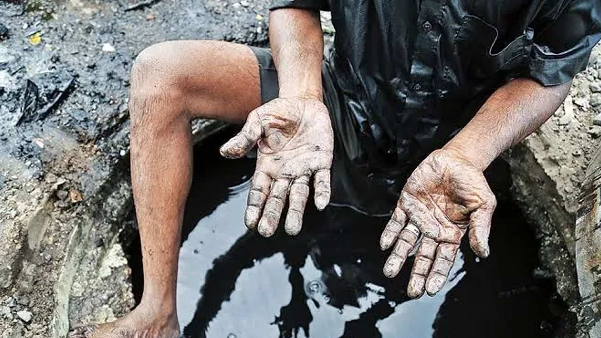 55 دلت صفائی کارکنوں کی ہلاکتوں نے بھارت میں ذات پات پر مبنی استحصال کو بے نقاب کر دیا