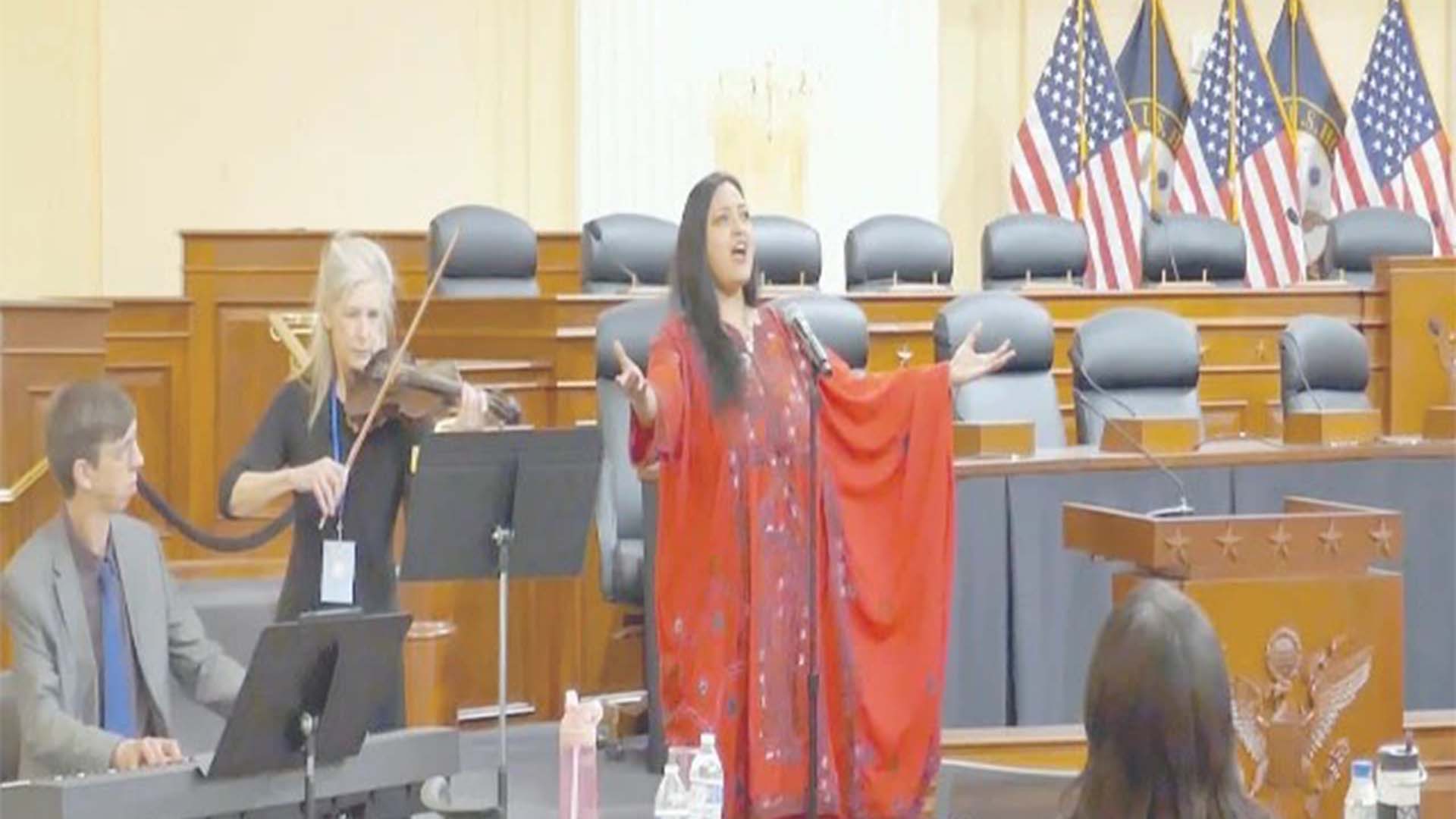 امریکی کانگریس میں پاکستانی صوفی اوپیرا گلوکارہ سائرہ پیٹر کا بڑا اعزاز