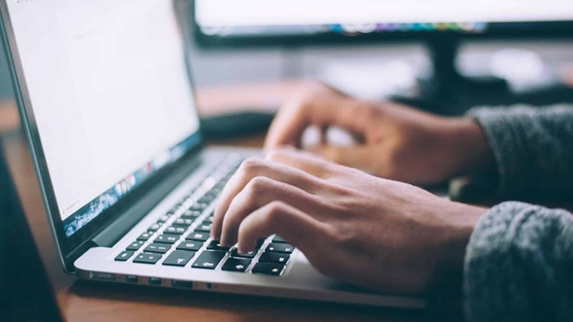 پاکستانی فری لانسرز نے ایک سال میں کتنے ڈالر کمائے؟دنیا حیران