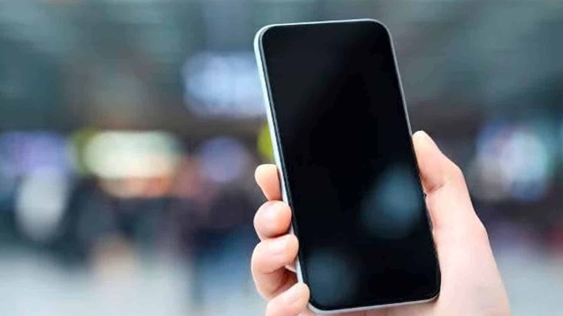موبائل صارفین پر ٹیکسوں کا بھاری بوجھ، 100 روپے کے لوڈ میں 27 روپے سے زائد ٹیکس کی نذر