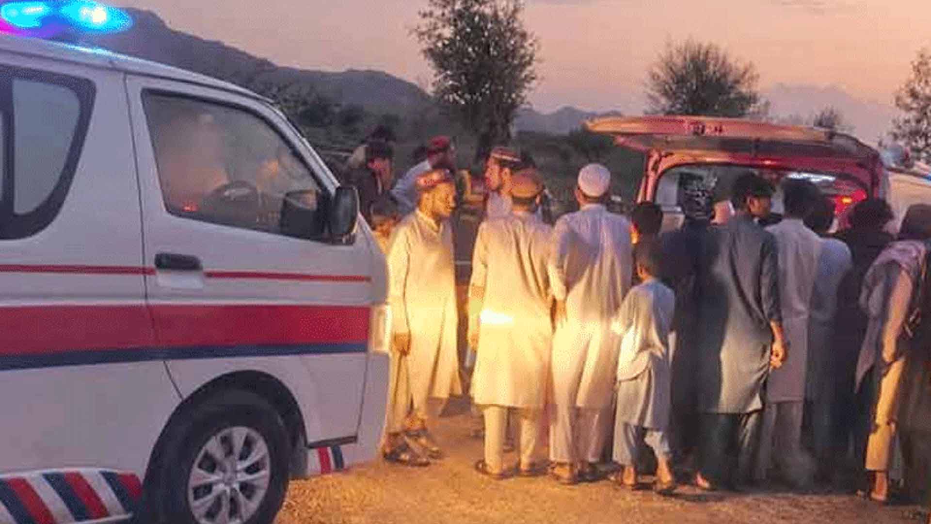 کوہاٹ میں طوفانی بارش ،مکان کی چھت گرنے سے 9 افراد جاں بحق