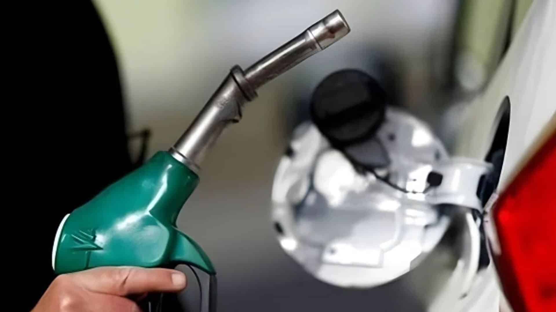 پیٹرولیم مصنوعات کی قیمتوں میں مزید کمی کا امکان ، وزارت خزانہ کی معاشی آؤٹ لک رپورٹ جاری