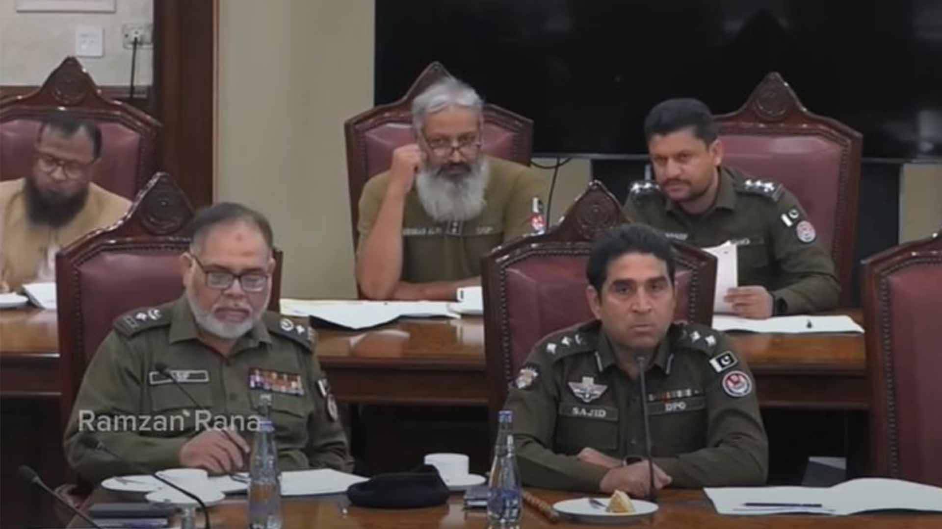 ڈسٹرکٹ پولیس آفیسر کا ایم پی اے کو سیلوٹ نہ کرنا مہنگا پڑ گیا