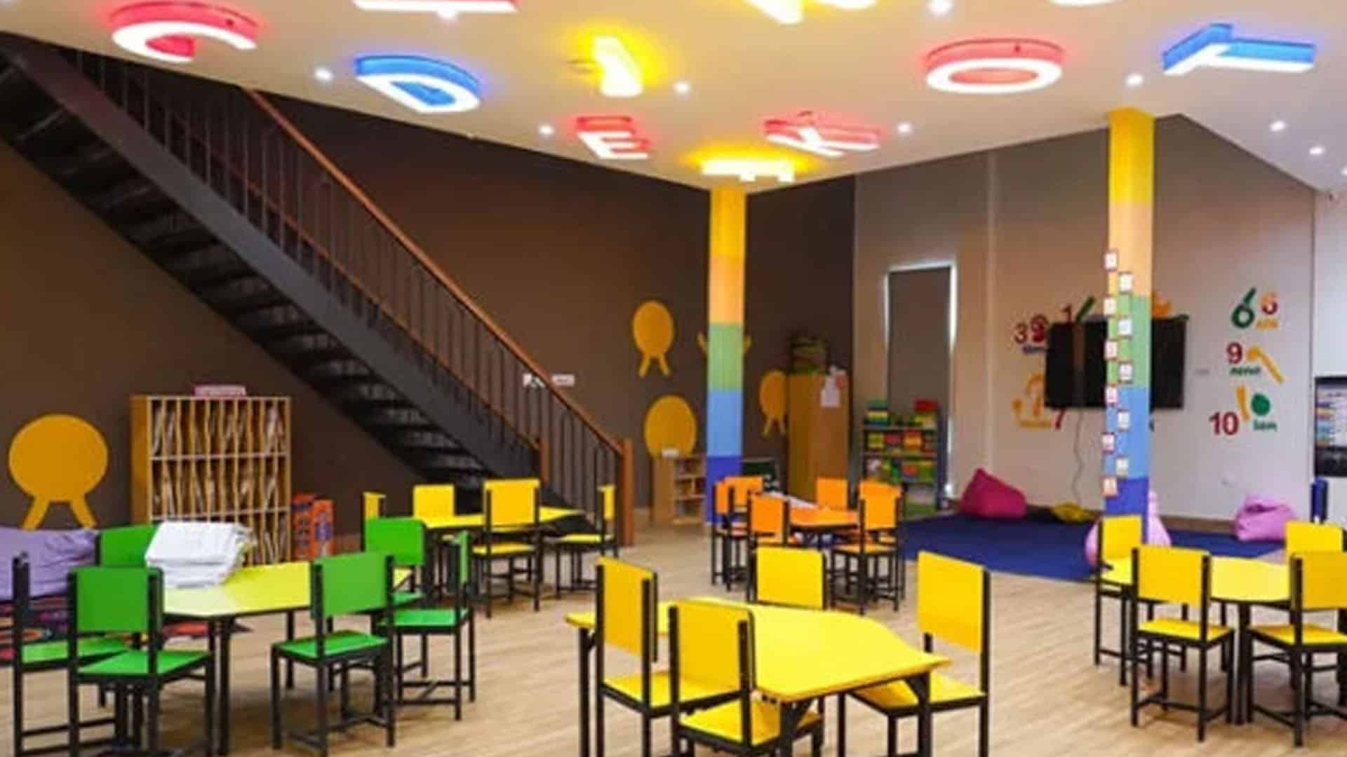 2 لاکھ ماہانہ آمدن والے خاندانوں کے بچوں کیلئے مفت تعلیم کا اعلان