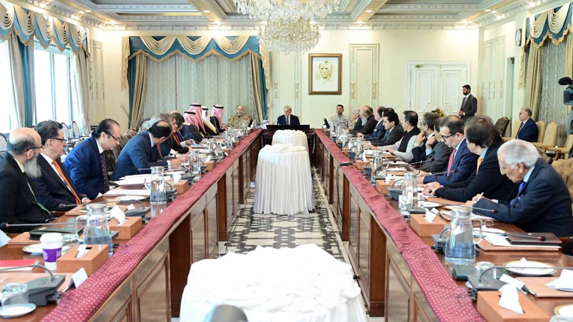 وزیراعظم شہباز شریف اعلیٰ سطحی کاروباری وفد کی ملاقات،سرمایہ کاری کے فروغ پر گفتگو