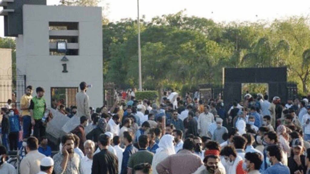 9 مئی جی ایچ کیو حملہ کیس، 47 اشتہاری ملزمان کو 10،10 سال قید کی سزا،ملزمان کی تمام جائیدادیں بھی ضبط کرنے کا حکم