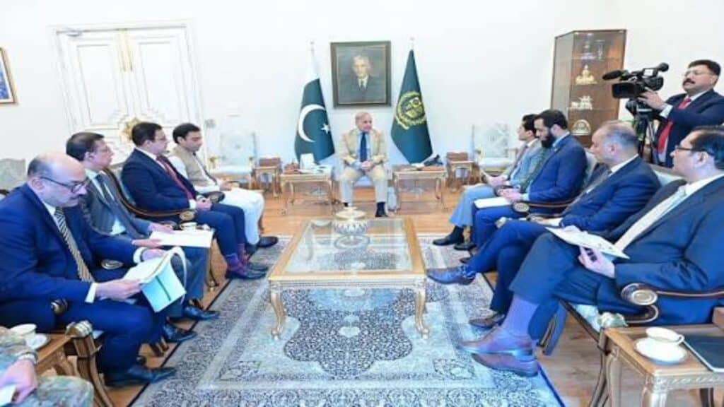 وزیراعظم شہباز شریف کی پیٹرولیم مصنوعات قیمتوں میں کمی کیلئے فوری اقدامات کی ہدایت